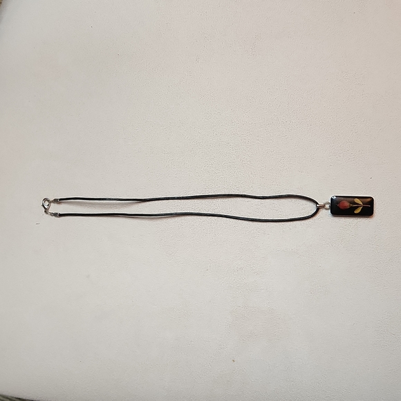 Vintage Necklace - Mini rosebud encased in resin - Picture 5 of 5